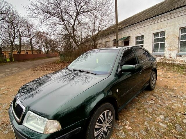 Зеленый Шкода Октавия, объемом двигателя 2 л и пробегом 300 тыс. км за 4300 $, фото 1 на Automoto.ua