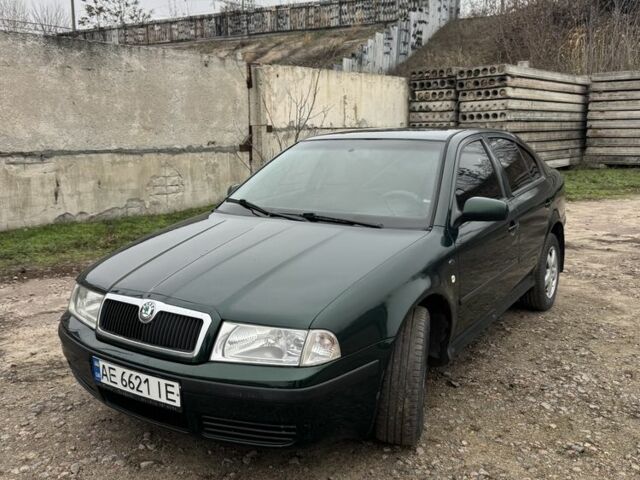 Зеленый Шкода Октавия, объемом двигателя 2 л и пробегом 250 тыс. км за 3800 $, фото 1 на Automoto.ua