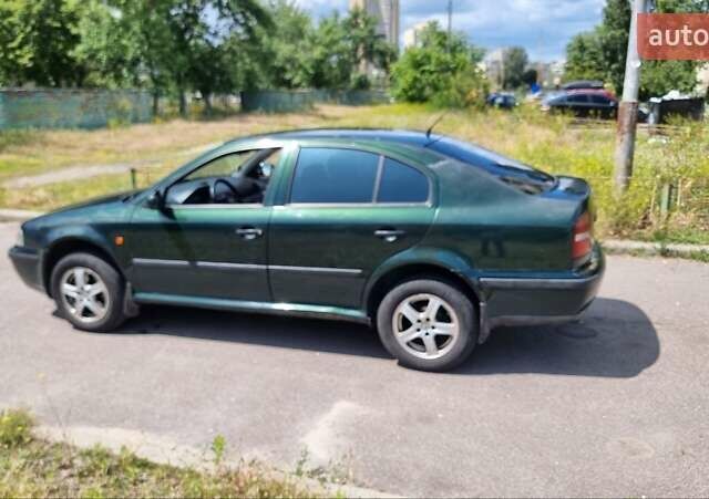 Зеленый Шкода Октавия, объемом двигателя 1.78 л и пробегом 280 тыс. км за 3900 $, фото 3 на Automoto.ua