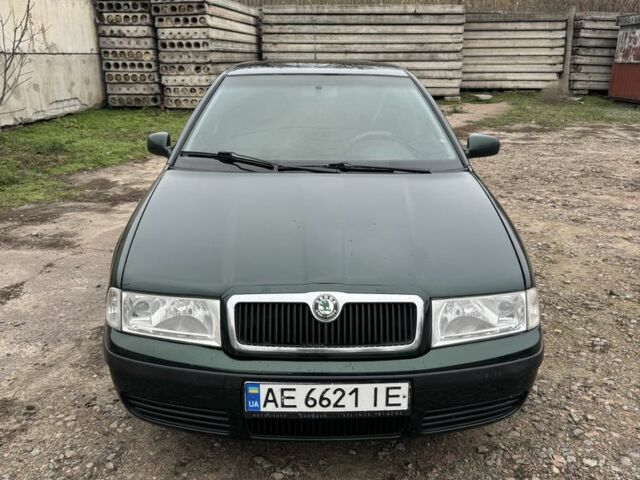 Зеленый Шкода Октавия, объемом двигателя 2 л и пробегом 250 тыс. км за 3800 $, фото 2 на Automoto.ua