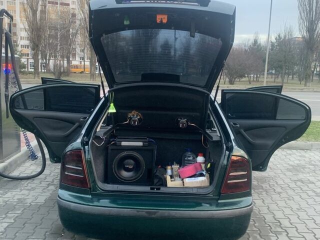 Зеленый Шкода Октавия, объемом двигателя 2 л и пробегом 322 тыс. км за 4200 $, фото 5 на Automoto.ua