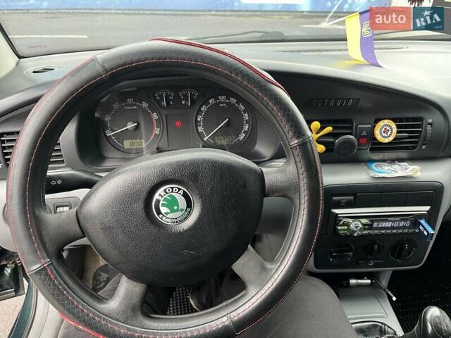 Зелений Шкода Октавія, об'ємом двигуна 1.6 л та пробігом 333 тис. км за 3200 $, фото 16 на Automoto.ua