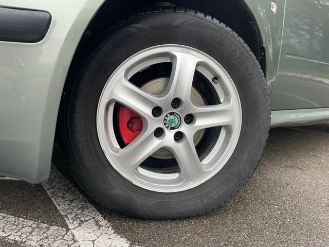 Зелений Шкода Октавія, об'ємом двигуна 1.6 л та пробігом 400 тис. км за 3800 $, фото 1 на Automoto.ua