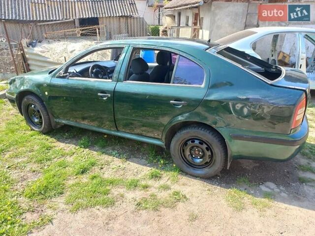 Зеленый Шкода Октавия, объемом двигателя 1.6 л и пробегом 335 тыс. км за 1500 $, фото 2 на Automoto.ua