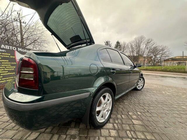 Зеленый Шкода Октавия, объемом двигателя 1.6 л и пробегом 121 тыс. км за 5500 $, фото 1 на Automoto.ua