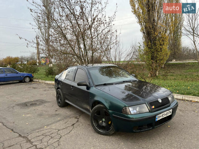 Зеленый Шкода Октавия, объемом двигателя 1.6 л и пробегом 383 тыс. км за 2500 $, фото 1 на Automoto.ua