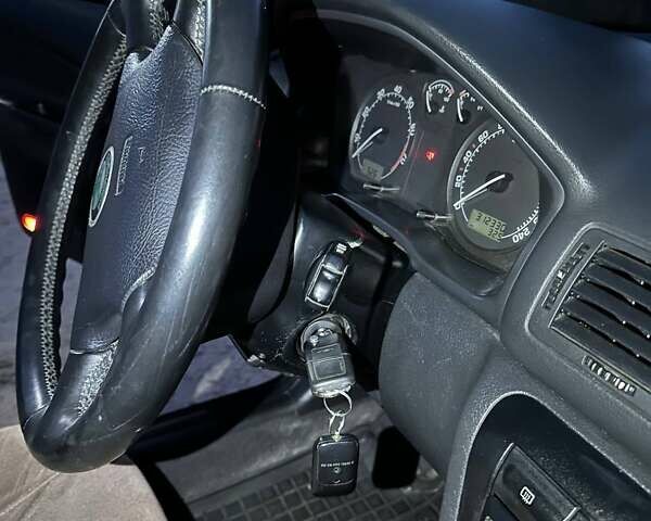 Зелений Шкода Октавія, об'ємом двигуна 2 л та пробігом 323 тис. км за 5600 $, фото 12 на Automoto.ua