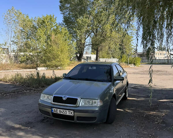 Зеленый Шкода Октавия, объемом двигателя 1.98 л и пробегом 320 тыс. км за 4000 $, фото 2 на Automoto.ua