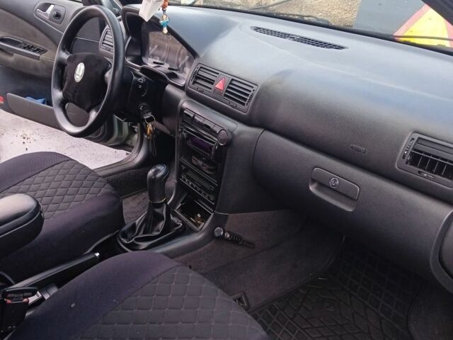 Зеленый Шкода Октавия, объемом двигателя 1.6 л и пробегом 370 тыс. км за 3800 $, фото 5 на Automoto.ua