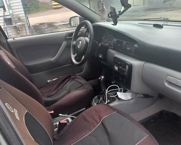 Зеленый Шкода Октавия, объемом двигателя 1.6 л и пробегом 328 тыс. км за 3600 $, фото 1 на Automoto.ua