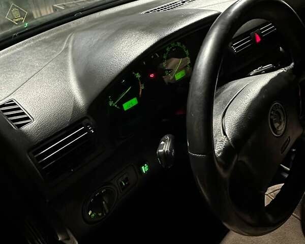 Зелений Шкода Октавія, об'ємом двигуна 2 л та пробігом 323 тис. км за 5600 $, фото 4 на Automoto.ua