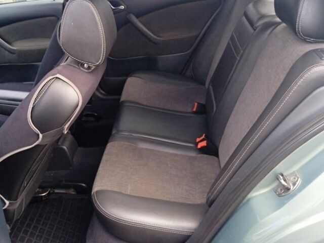 Зеленый Шкода Октавия, объемом двигателя 1.6 л и пробегом 370 тыс. км за 3800 $, фото 12 на Automoto.ua