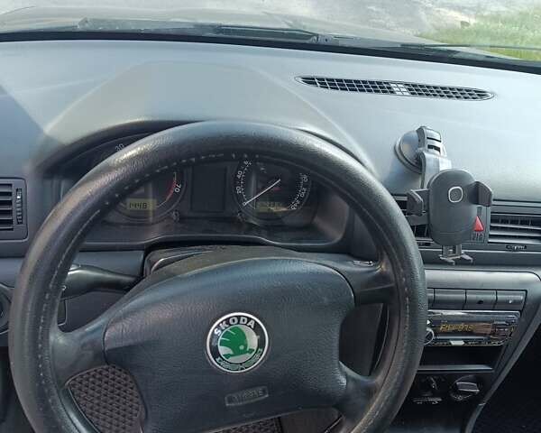 Зелений Шкода Октавія, об'ємом двигуна 1.6 л та пробігом 310 тис. км за 2999 $, фото 1 на Automoto.ua