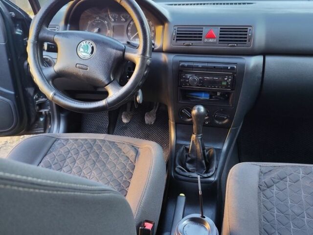 Зеленый Шкода Октавия, объемом двигателя 1.9 л и пробегом 360 тыс. км за 4300 $, фото 5 на Automoto.ua