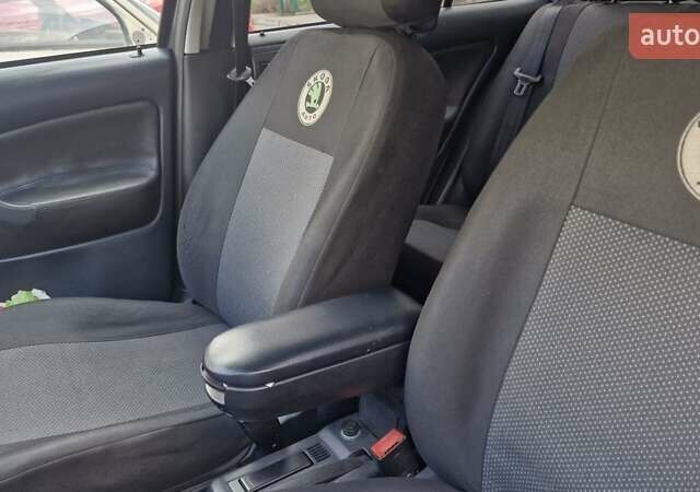 Зеленый Шкода Октавия, объемом двигателя 1.6 л и пробегом 315 тыс. км за 5500 $, фото 7 на Automoto.ua