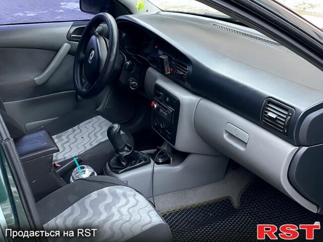 Зеленый Шкода Октавия, объемом двигателя 1.6 л и пробегом 440 тыс. км за 4500 $, фото 8 на Automoto.ua