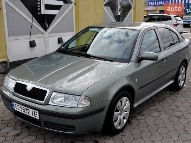 Зеленый Шкода Октавия, объемом двигателя 2 л и пробегом 200 тыс. км за 3800 $, фото 1 на Automoto.ua