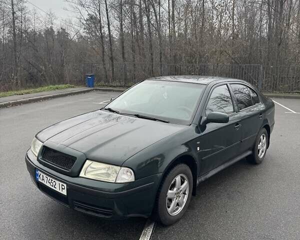 Зеленый Шкода Октавия, объемом двигателя 2 л и пробегом 300 тыс. км за 4500 $, фото 1 на Automoto.ua