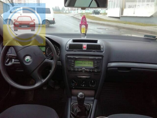 Зеленый Шкода Октавия, объемом двигателя 1.6 л и пробегом 272 тыс. км за 4950 $, фото 5 на Automoto.ua