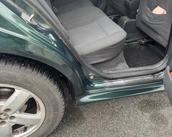 Зеленый Шкода Октавия, объемом двигателя 2 л и пробегом 300 тыс. км за 4500 $, фото 7 на Automoto.ua