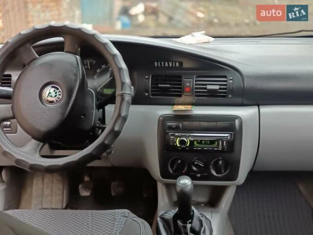 Зеленый Шкода Октавия, объемом двигателя 1.6 л и пробегом 301 тыс. км за 2800 $, фото 6 на Automoto.ua