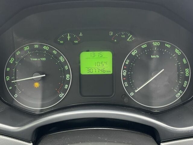 Зеленый Шкода Октавия, объемом двигателя 1.6 л и пробегом 307 тыс. км за 6250 $, фото 6 на Automoto.ua