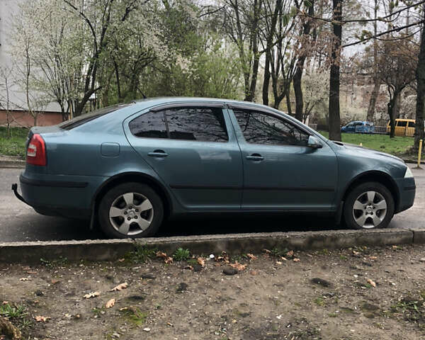 Зеленый Шкода Октавия, объемом двигателя 1.6 л и пробегом 290 тыс. км за 5000 $, фото 2 на Automoto.ua