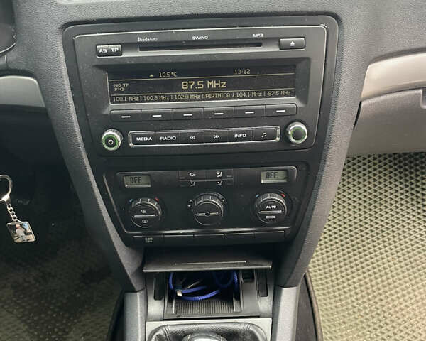 Зеленый Шкода Октавия, объемом двигателя 1.6 л и пробегом 307 тыс. км за 6250 $, фото 7 на Automoto.ua