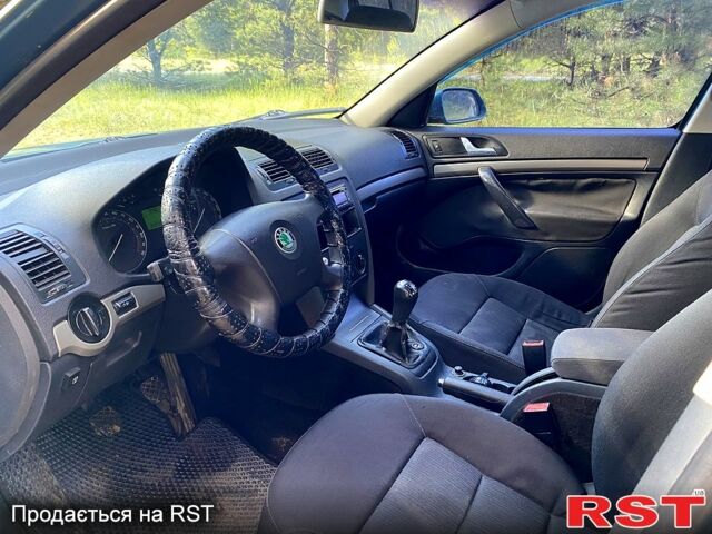 Зеленый Шкода Октавия, объемом двигателя 1.6 л и пробегом 245 тыс. км за 4950 $, фото 5 на Automoto.ua