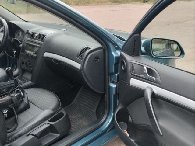 Шкода Октавія 2005 у Чернігові на Automoto.ua Зелений Шкода Октавія, об'ємом двигуна 1.6 л та пробігом 335 тис. км за 5700 $, фото 3 на Automoto.ua