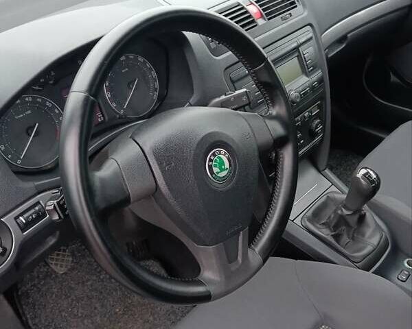 Зеленый Шкода Октавия, объемом двигателя 1.6 л и пробегом 215 тыс. км за 6250 $, фото 4 на Automoto.ua