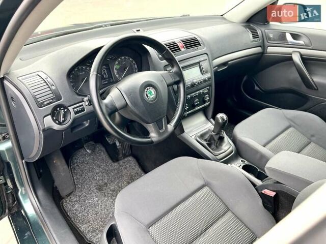 Зеленый Шкода Октавия, объемом двигателя 1.6 л и пробегом 215 тыс. км за 5500 $, фото 17 на Automoto.ua