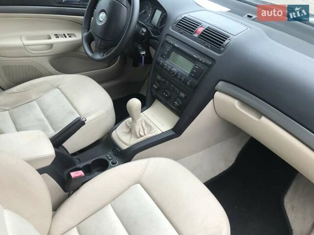 Зеленый Шкода Октавия, объемом двигателя 1.6 л и пробегом 290 тыс. км за 6300 $, фото 2 на Automoto.ua