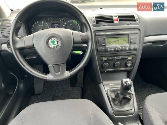 Зеленый Шкода Октавия, объемом двигателя 1.6 л и пробегом 215 тыс. км за 5500 $, фото 21 на Automoto.ua