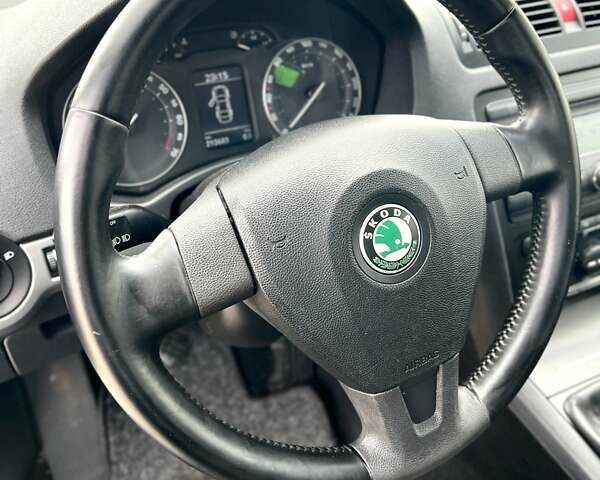 Зеленый Шкода Октавия, объемом двигателя 1.6 л и пробегом 215 тыс. км за 5500 $, фото 18 на Automoto.ua