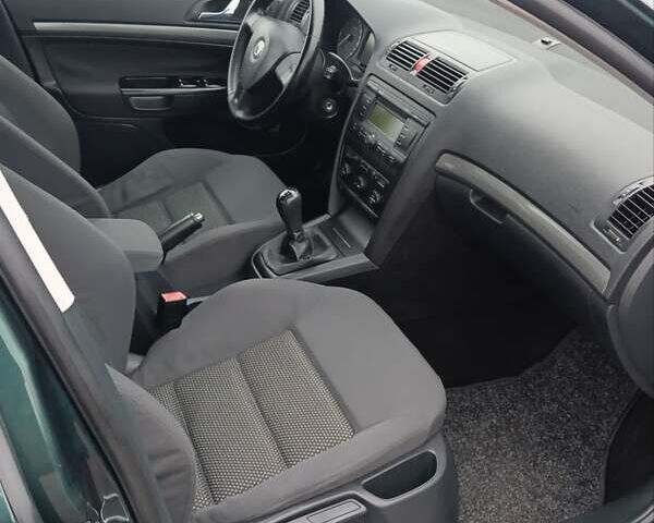 Зеленый Шкода Октавия, объемом двигателя 1.6 л и пробегом 215 тыс. км за 6250 $, фото 1 на Automoto.ua