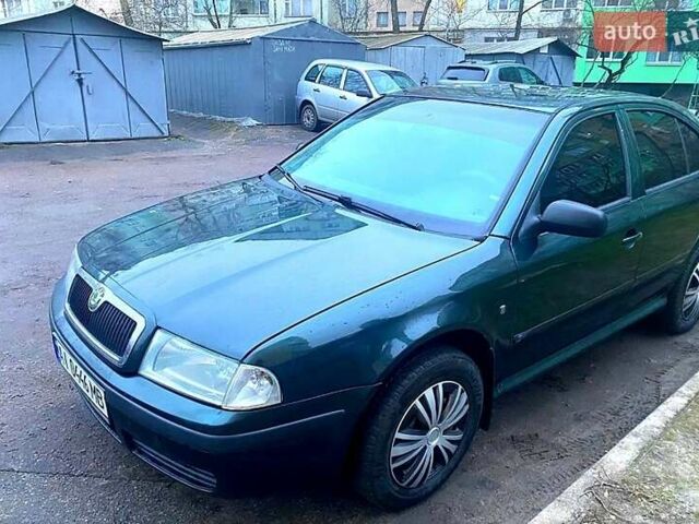 Зеленый Шкода Октавия, объемом двигателя 1.6 л и пробегом 303 тыс. км за 5000 $, фото 1 на Automoto.ua