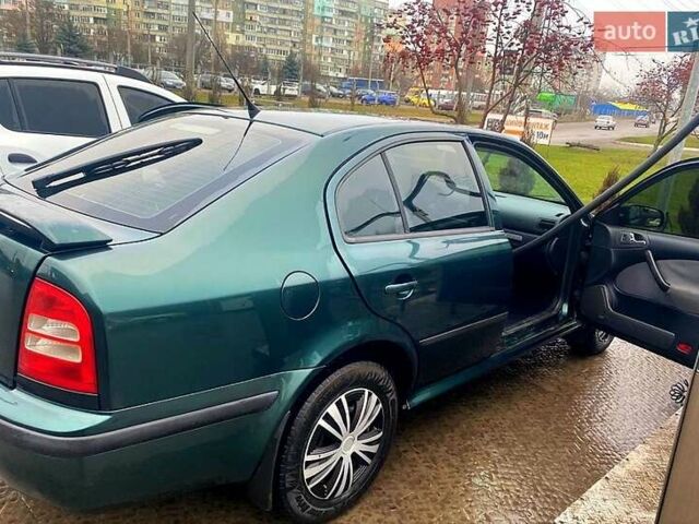 Зеленый Шкода Октавия, объемом двигателя 1.6 л и пробегом 303 тыс. км за 5000 $, фото 3 на Automoto.ua
