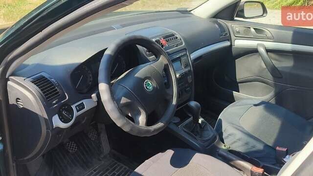 Зеленый Шкода Октавия, объемом двигателя 1.6 л и пробегом 360 тыс. км за 4300 $, фото 8 на Automoto.ua