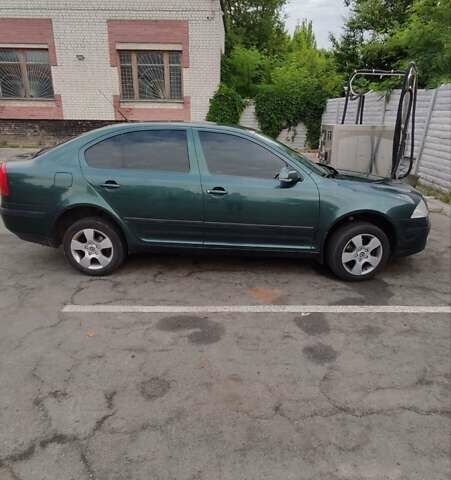Зеленый Шкода Октавия, объемом двигателя 1.6 л и пробегом 280 тыс. км за 5700 $, фото 2 на Automoto.ua