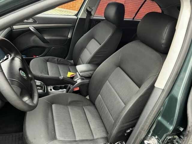 Зеленый Шкода Октавия, объемом двигателя 2 л и пробегом 270 тыс. км за 6999 $, фото 5 на Automoto.ua