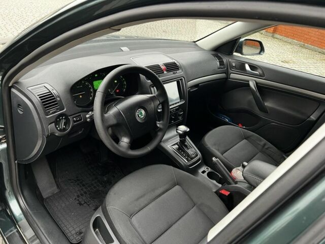 Зеленый Шкода Октавия, объемом двигателя 2 л и пробегом 270 тыс. км за 6999 $, фото 6 на Automoto.ua