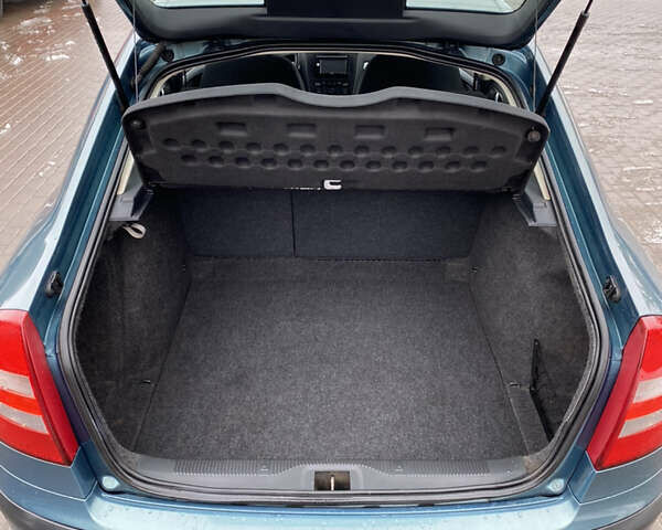 Зеленый Шкода Октавия, объемом двигателя 1.6 л и пробегом 231 тыс. км за 6400 $, фото 9 на Automoto.ua