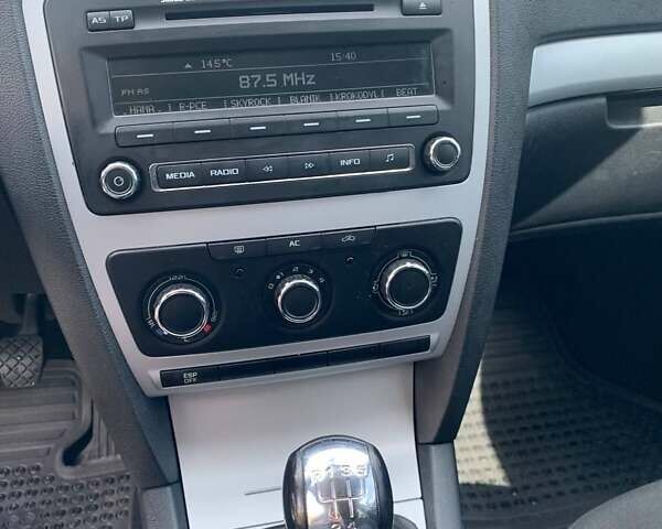 Зеленый Шкода Октавия, объемом двигателя 1.6 л и пробегом 280 тыс. км за 6200 $, фото 5 на Automoto.ua