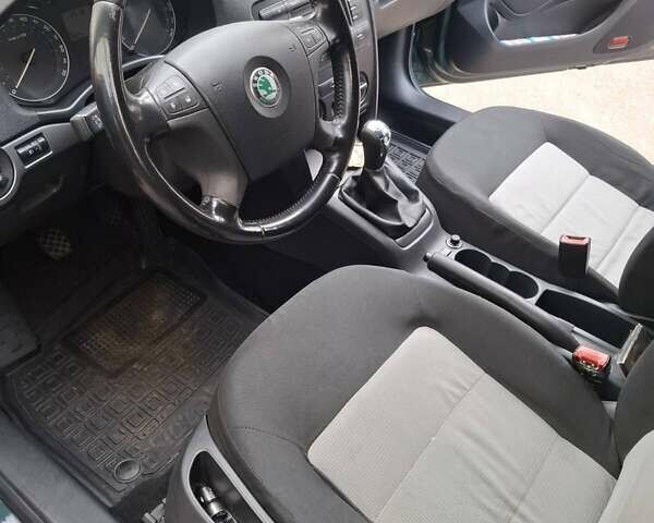 Зеленый Шкода Октавия, объемом двигателя 1.6 л и пробегом 195 тыс. км за 6700 $, фото 6 на Automoto.ua