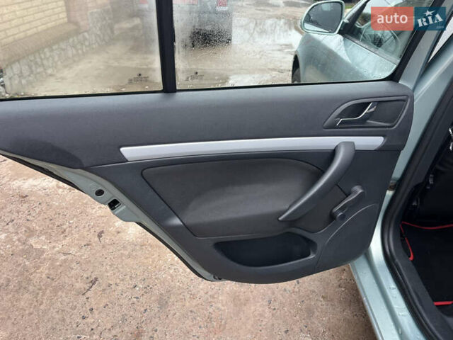 Зелений Шкода Октавія, об'ємом двигуна 1.6 л та пробігом 229 тис. км за 8500 $, фото 51 на Automoto.ua