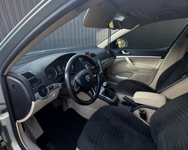 Зеленый Шкода Октавия, объемом двигателя 1.6 л и пробегом 384 тыс. км за 8500 $, фото 6 на Automoto.ua