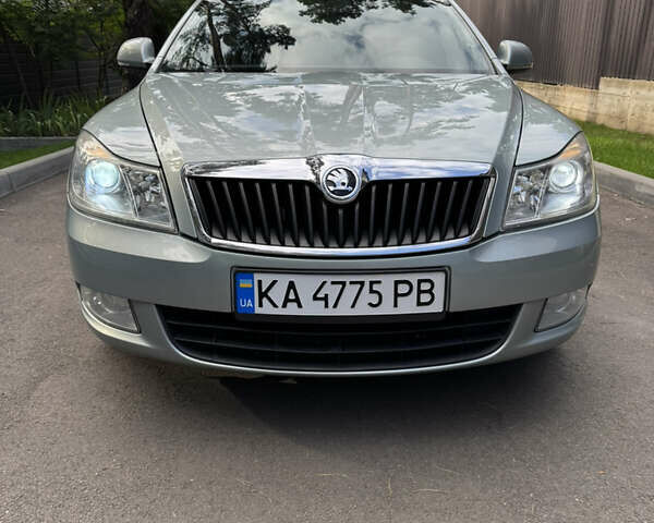 Шкода Октавия 2011 в Киеве на Automoto.ua Зеленый Шкода Октавия, объемом двигателя 1.6 л и пробегом 230 тыс. км за 7999 $, фото 4 на Automoto.ua