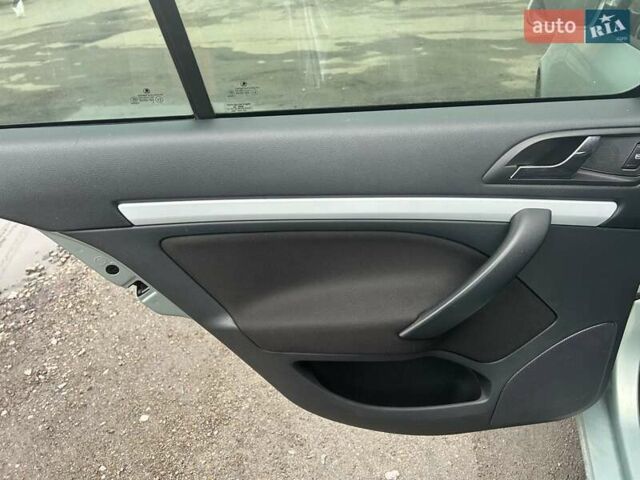 Зеленый Шкода Октавия, объемом двигателя 1.6 л и пробегом 147 тыс. км за 8900 $, фото 4 на Automoto.ua