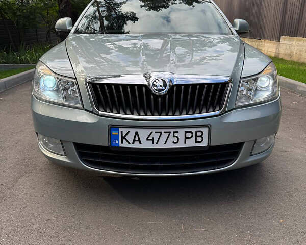 Зеленый Шкода Октавия, объемом двигателя 1.6 л и пробегом 236 тыс. км за 8199 $, фото 3 на Automoto.ua